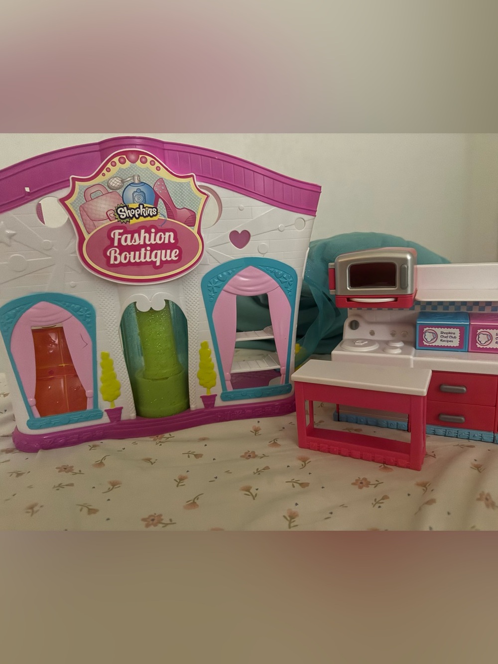 Shopkins Fashion Boutique Playset with kitchen - Pink, White, Blue, Green